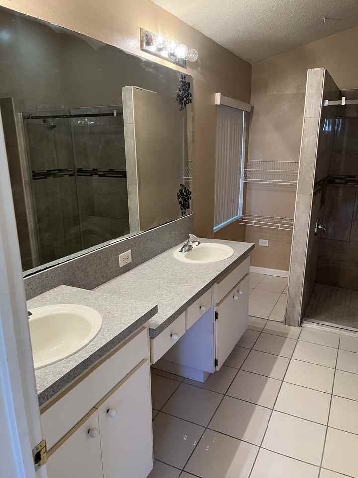 14925 Redcliff Dr - Photo 7 of 8