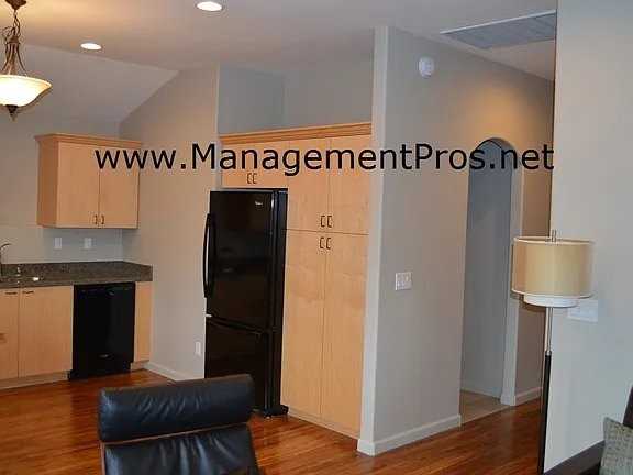 118 Main St #1 - Photo 3 of 6