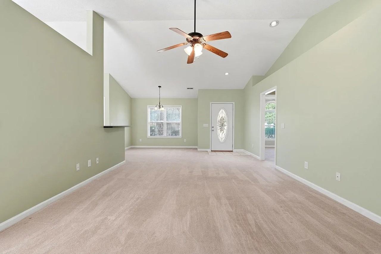 722 Drawbridge Dr - Photo 4 of 20