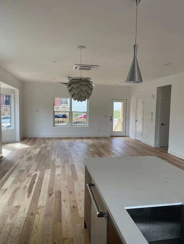 918 13th St - Photo 4 of 15