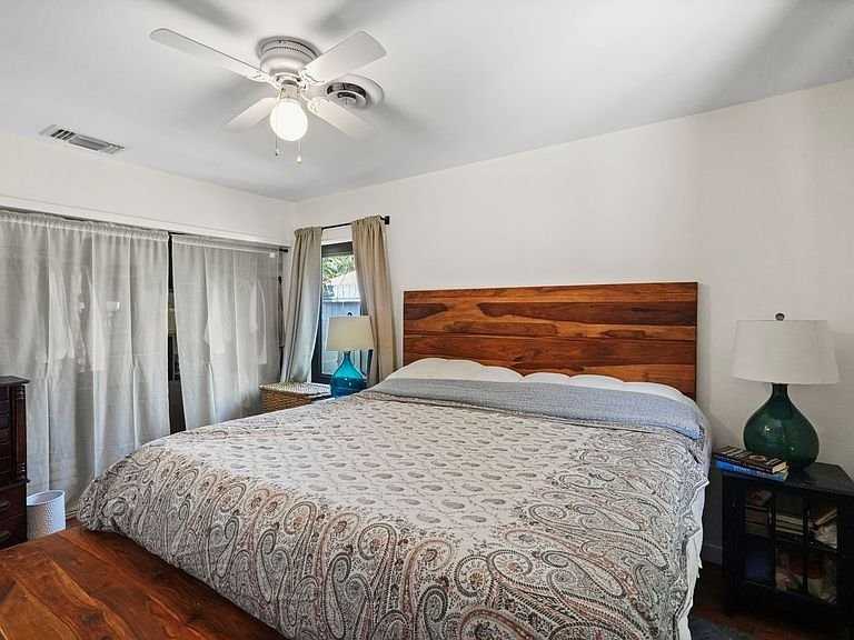 2045 Armour St - Photo 4 of 17