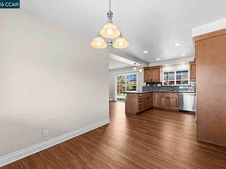 4605 Wilson Ln - Photo 5 of 20