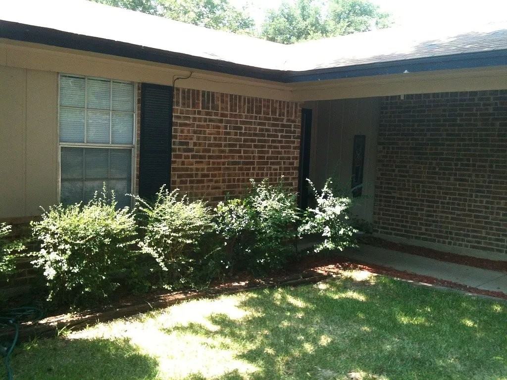 1426 Noble St - Photo 2 of 9