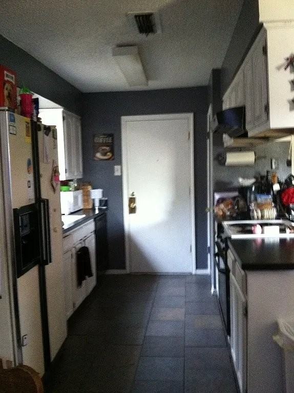 1426 Noble St - Photo 3 of 9