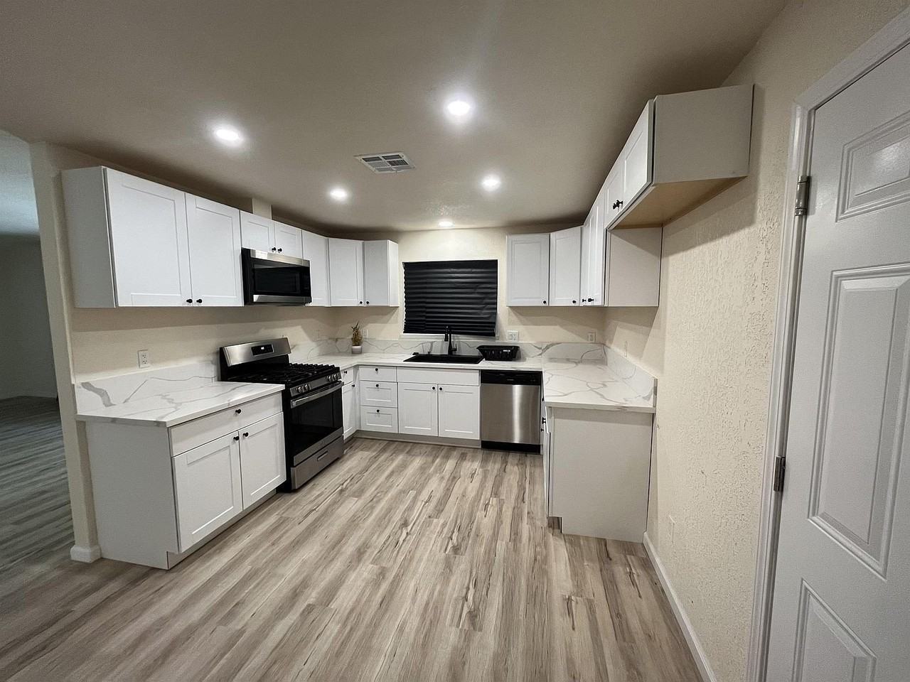 3021 Farris Ave - Photo 3 of 12