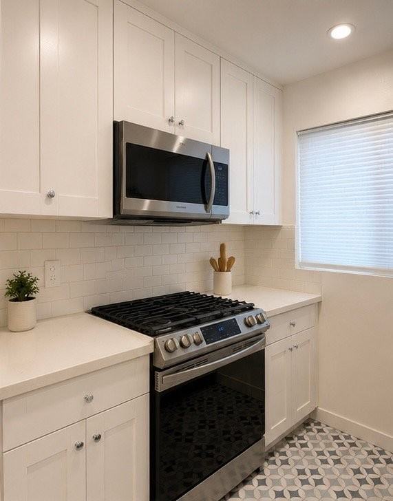 2140 N Beachwood Dr #9 - Photo 6 of 15