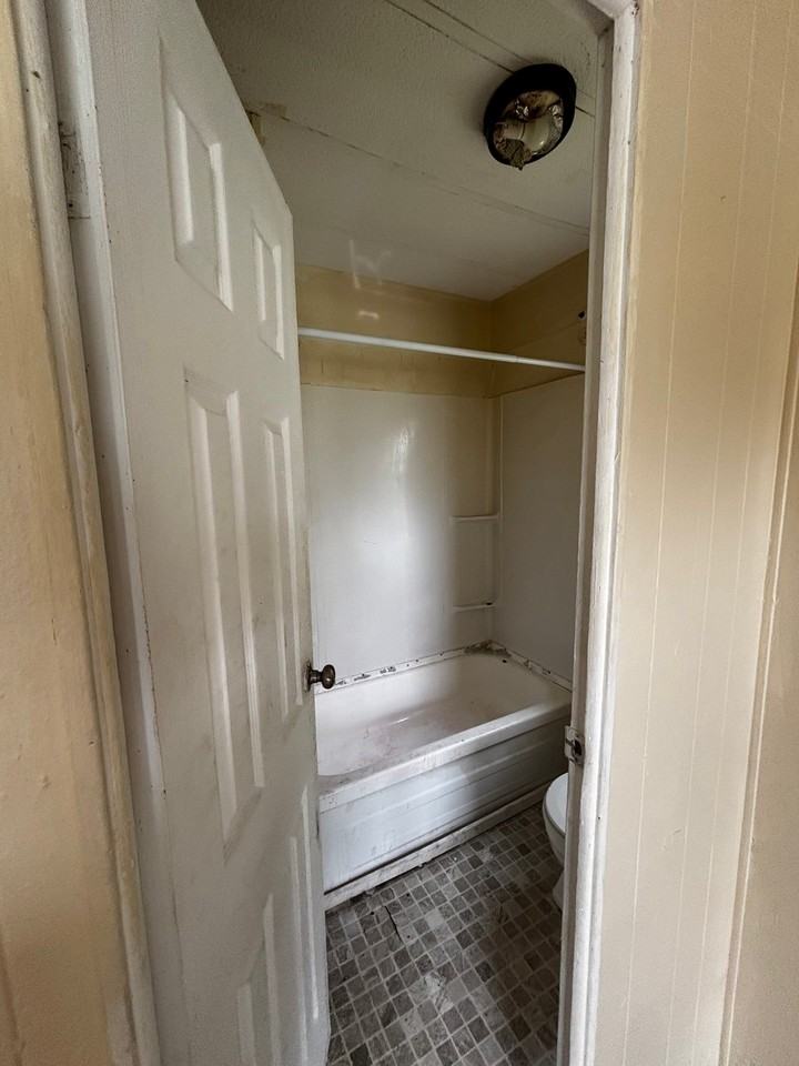 1284 Glendale Ave - Photo 3 of 12
