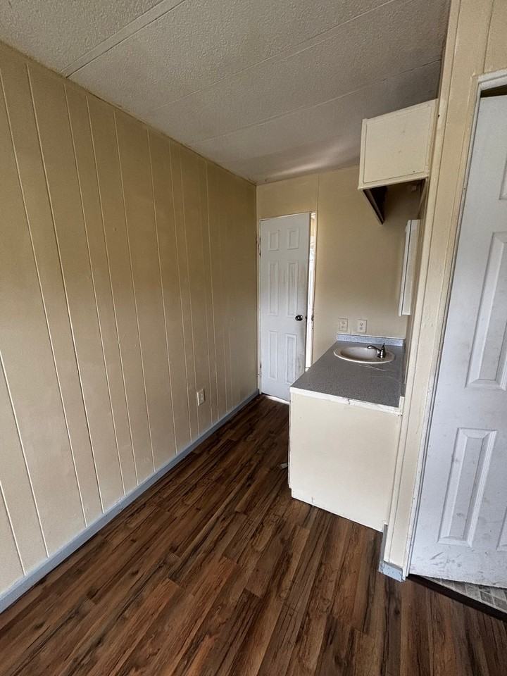 1284 Glendale Ave - Photo 5 of 12