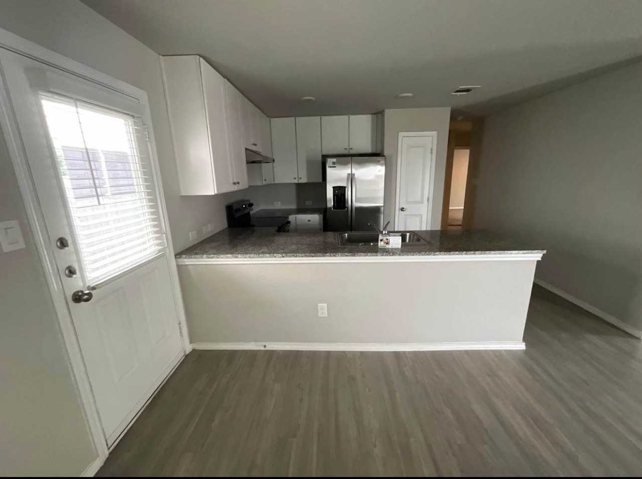 126 Pasadena Pl - Photo 2 of 5