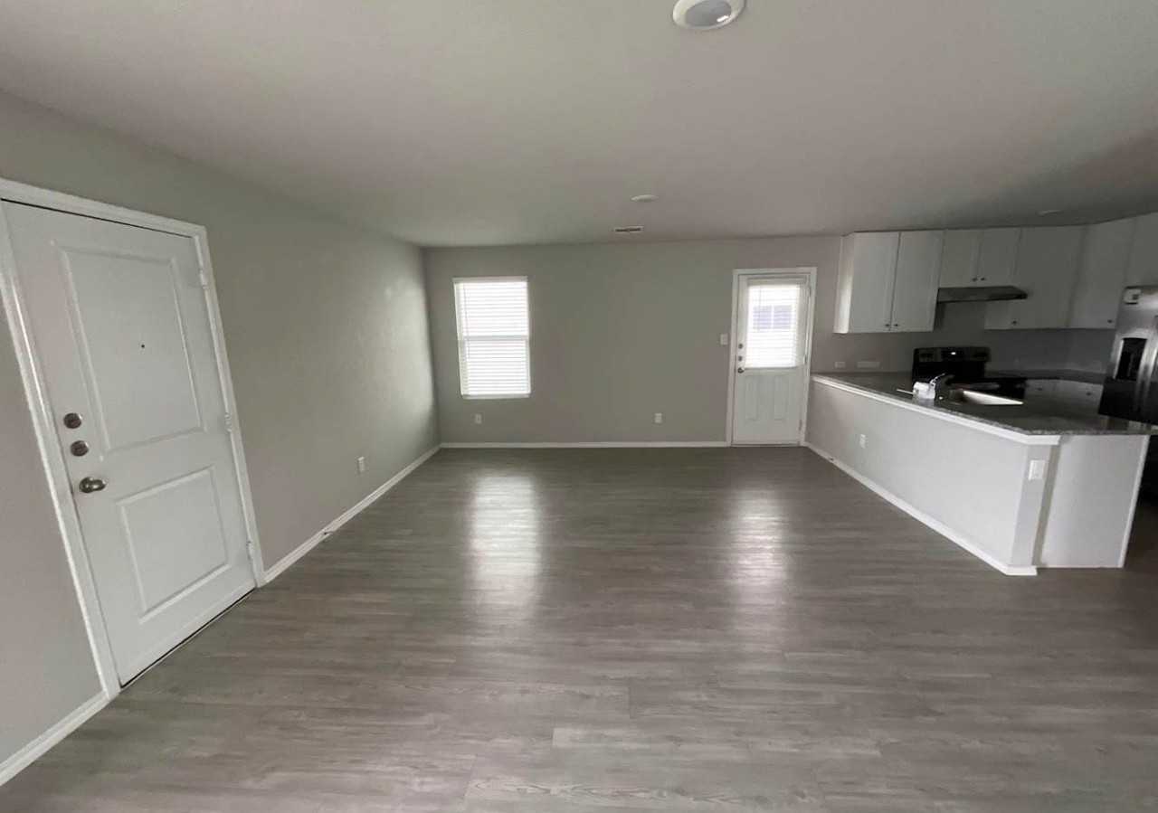 126 Pasadena Pl - Photo 3 of 5