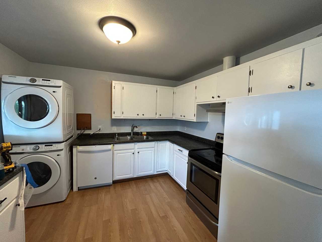 1075 Gillingham Rd - Photo 3 of 8