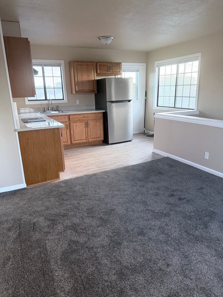 9340 Wampler St - Photo 3 of 17