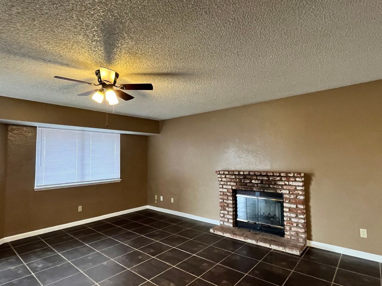 9120 Peach Ave - Photo 4 of 19