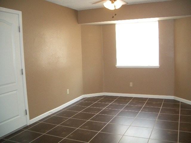 9120 Peach Ave - Photo 5 of 19