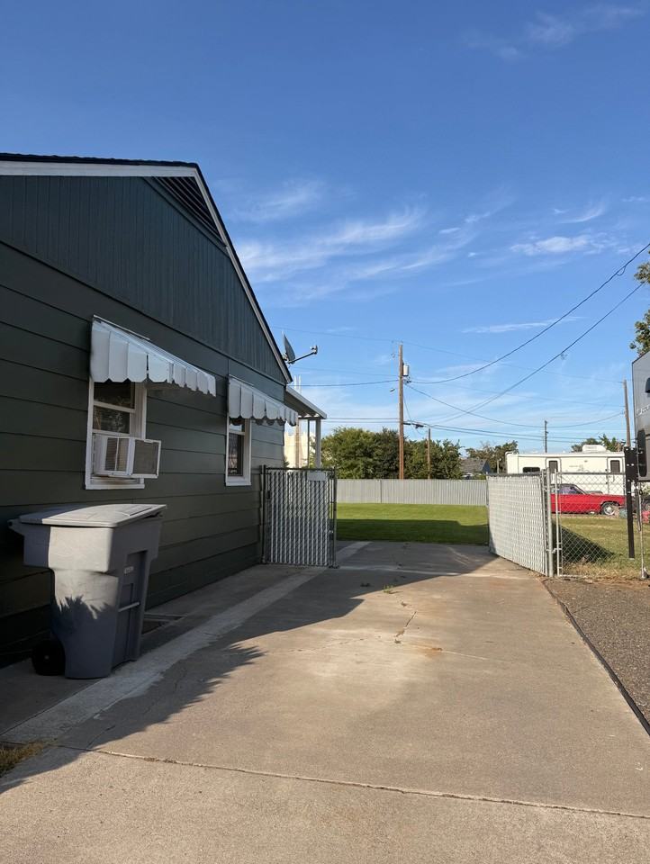 1518 Mahan Ave - Photo 3 of 30
