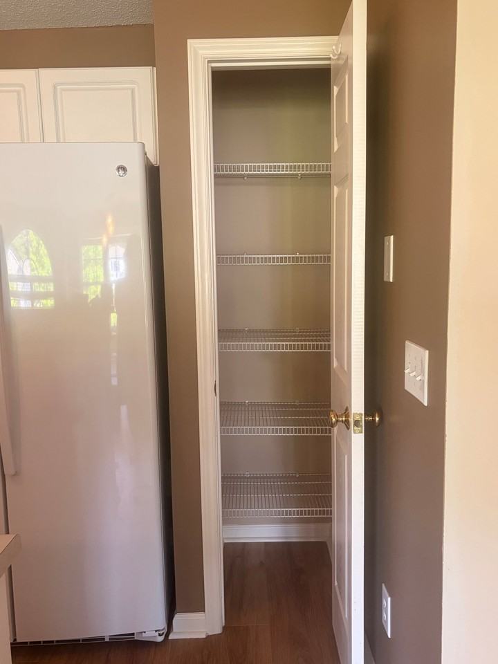 631 Mill Pond Ct - Photo 7 of 17