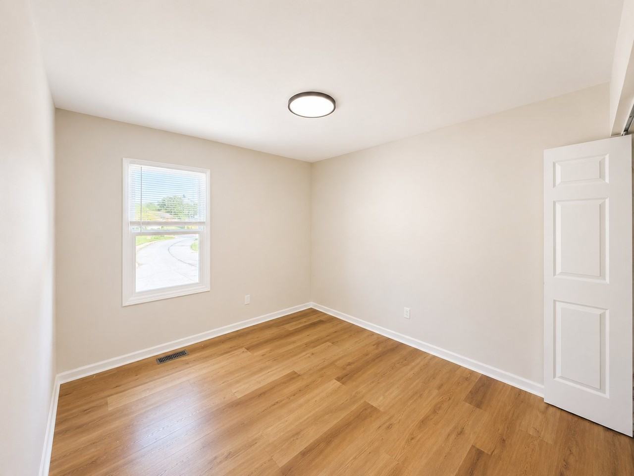 962 W 59th Cir - Photo 5 of 12