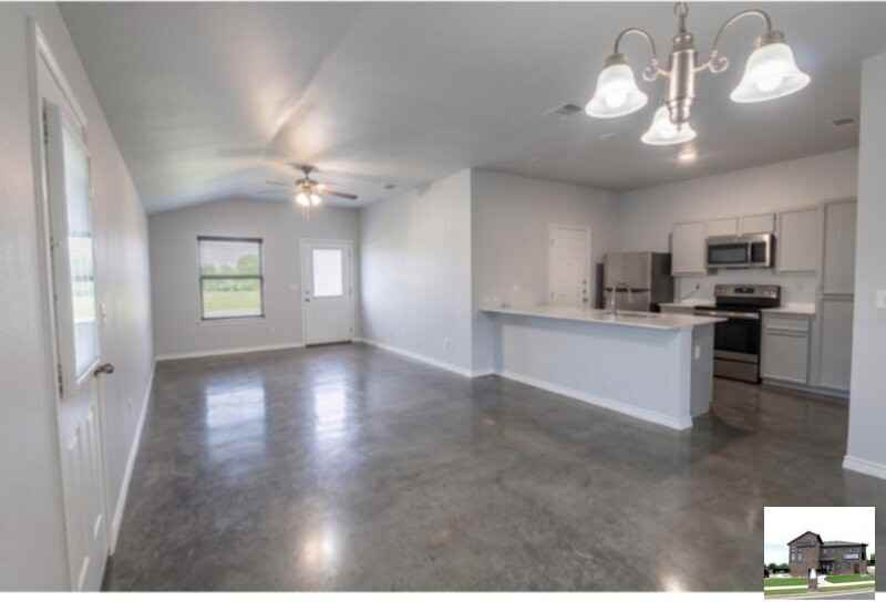 300 Lowes Blvd #B - Photo 6 of 44