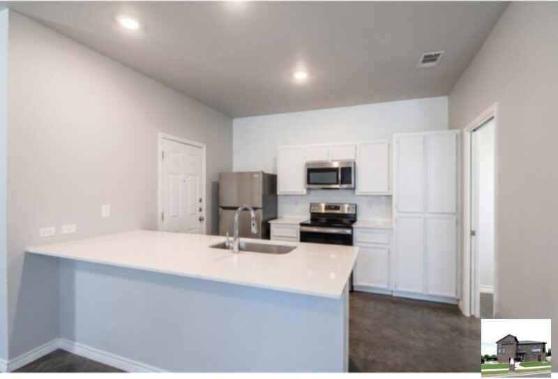 300 Lowes Blvd #B - Photo 7 of 44