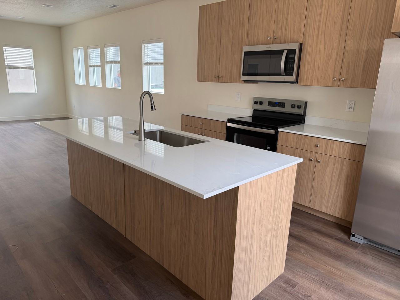 922 W Euclid Ave - Photo 2 of 13