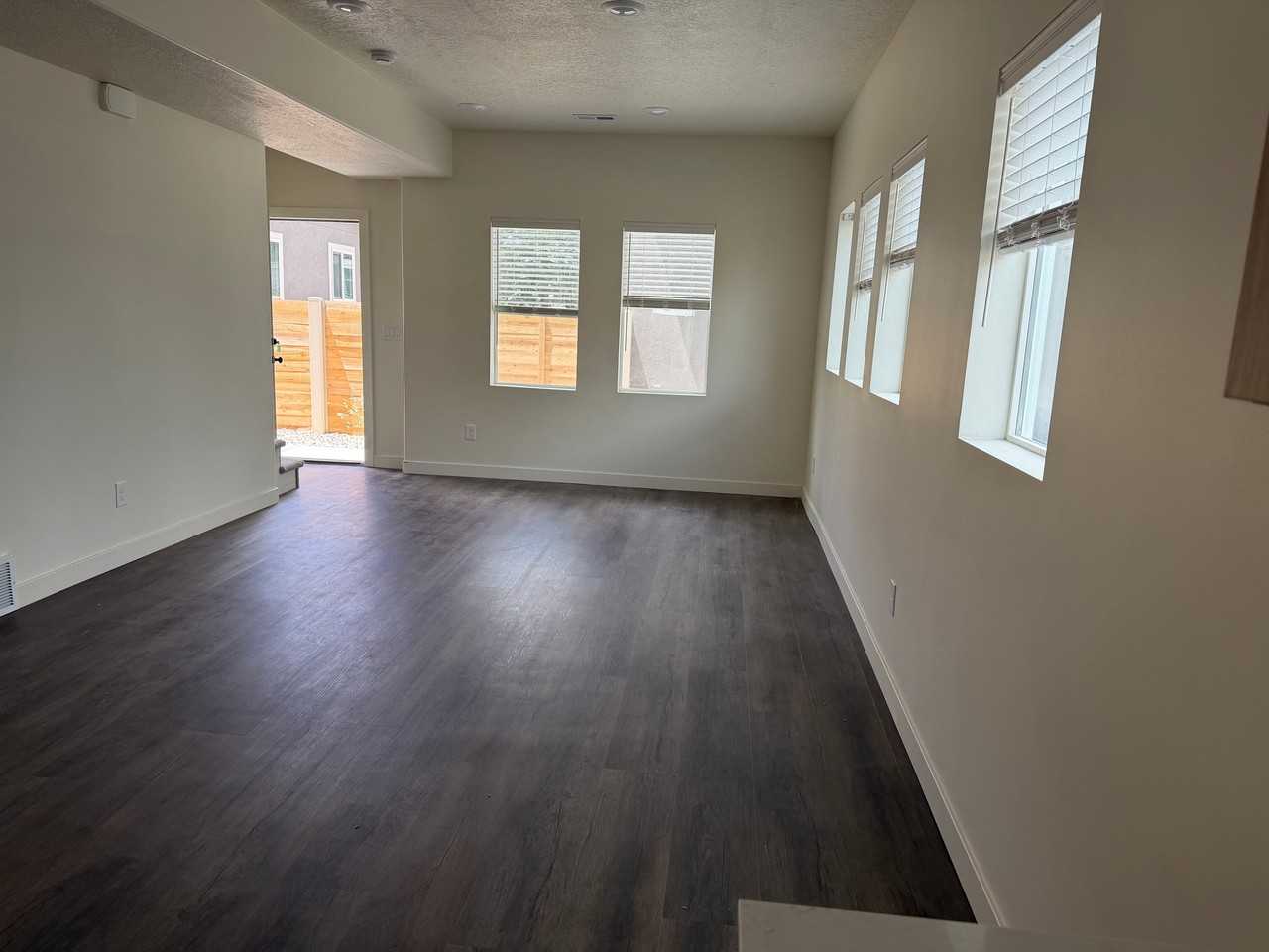 922 W Euclid Ave - Photo 3 of 13