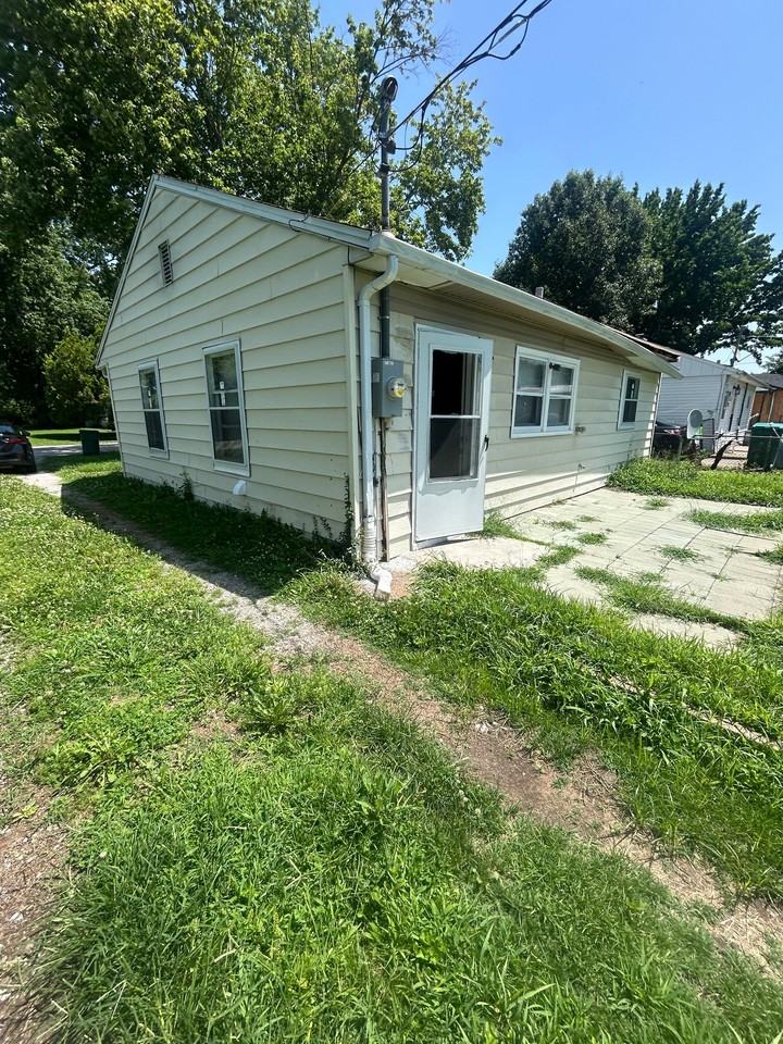 12 Agnes Dr - Photo 4 of 20