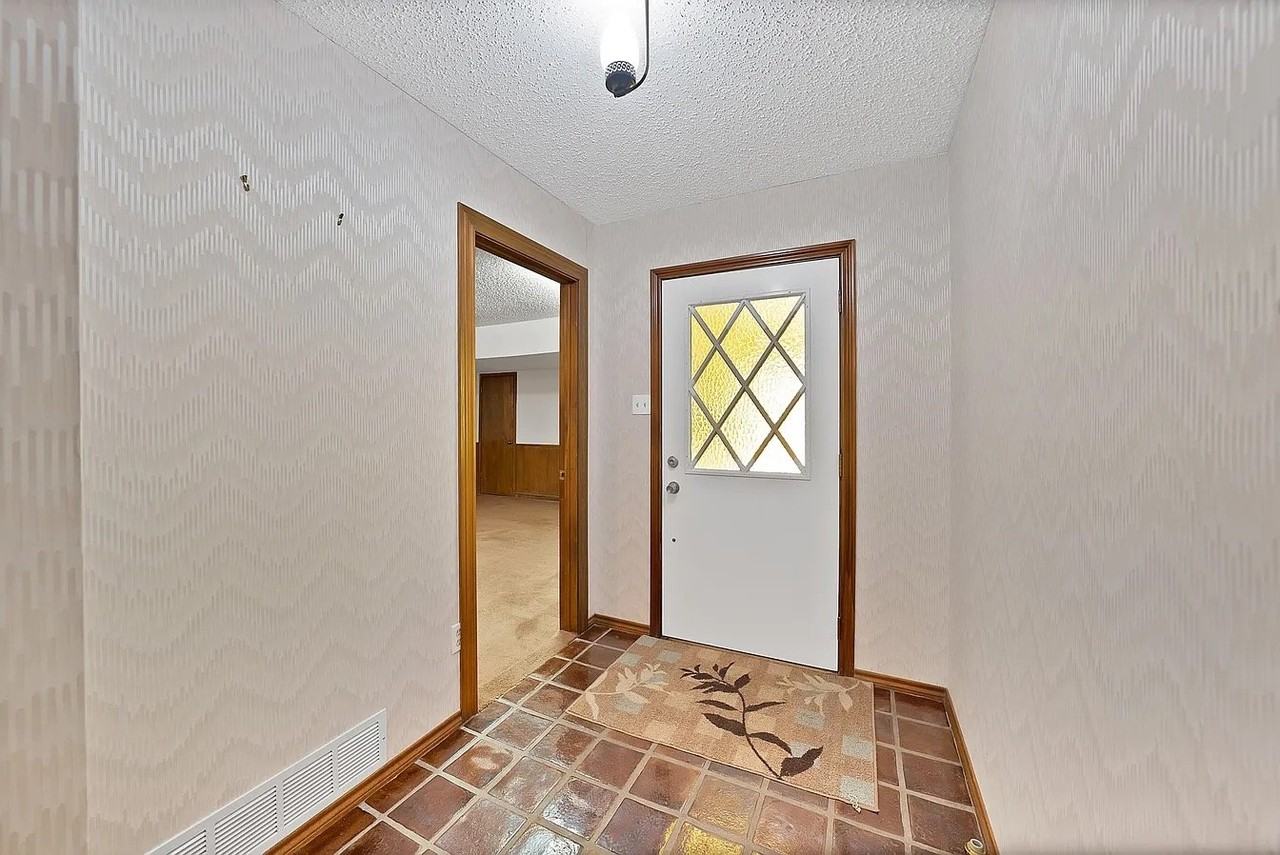 2505 Ironwood Ct - Photo 3 of 20