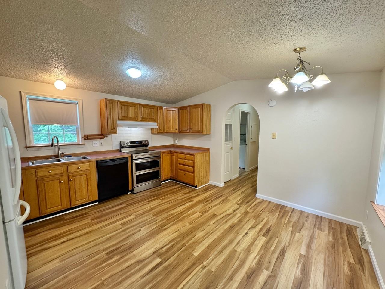 174 Airport Rd - Photo 2 of 15