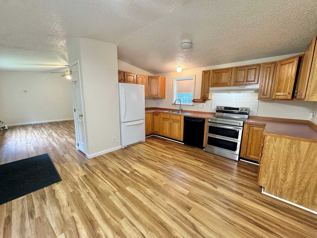 174 Airport Rd - Photo 3 of 15