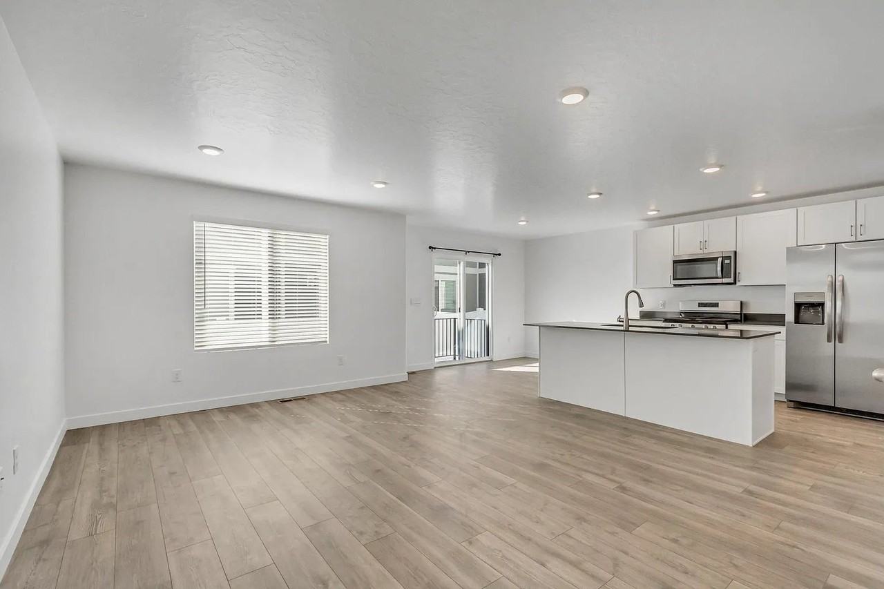1077 E Jack Dr - Photo 5 of 20
