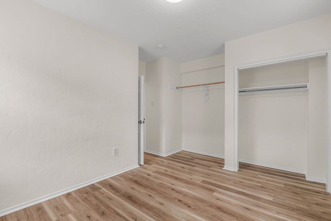 734 North Ter - Photo 5 of 11