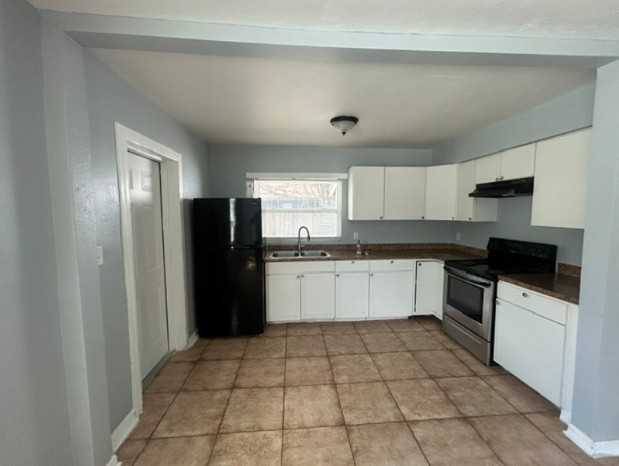 2122 Woods St #2 - Photo 2 of 5