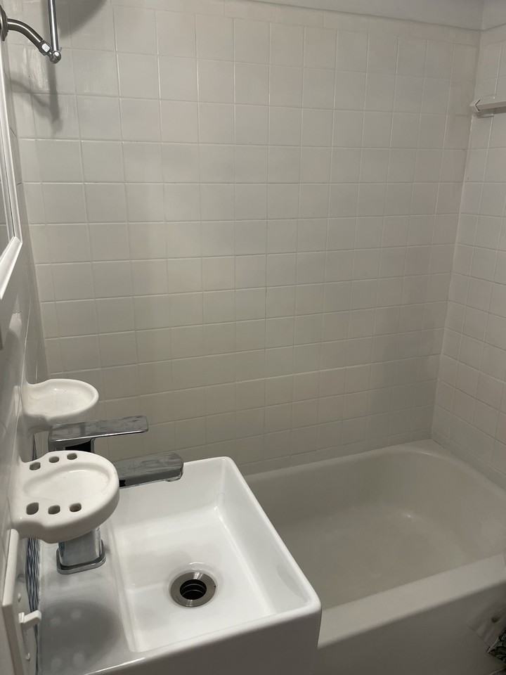 1115 Ne 5th Pl #NA - Photo 4 of 19