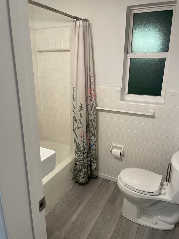 1115 Ne 5th Pl #NA - Photo 5 of 19