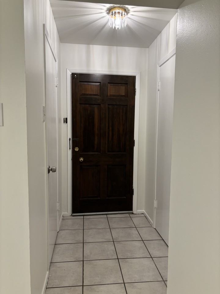 215 W Mistletoe Ave #A - Photo 4 of 8