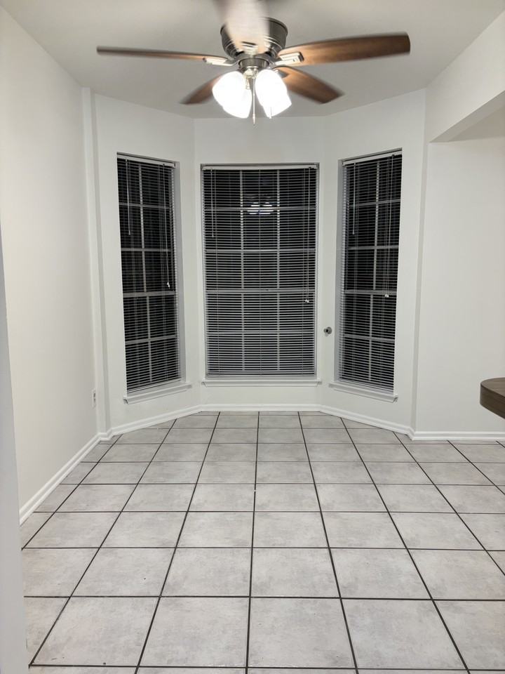 215 W Mistletoe Ave #A - Photo 5 of 8