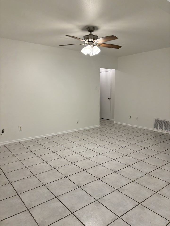 215 W Mistletoe Ave #A - Photo 6 of 8