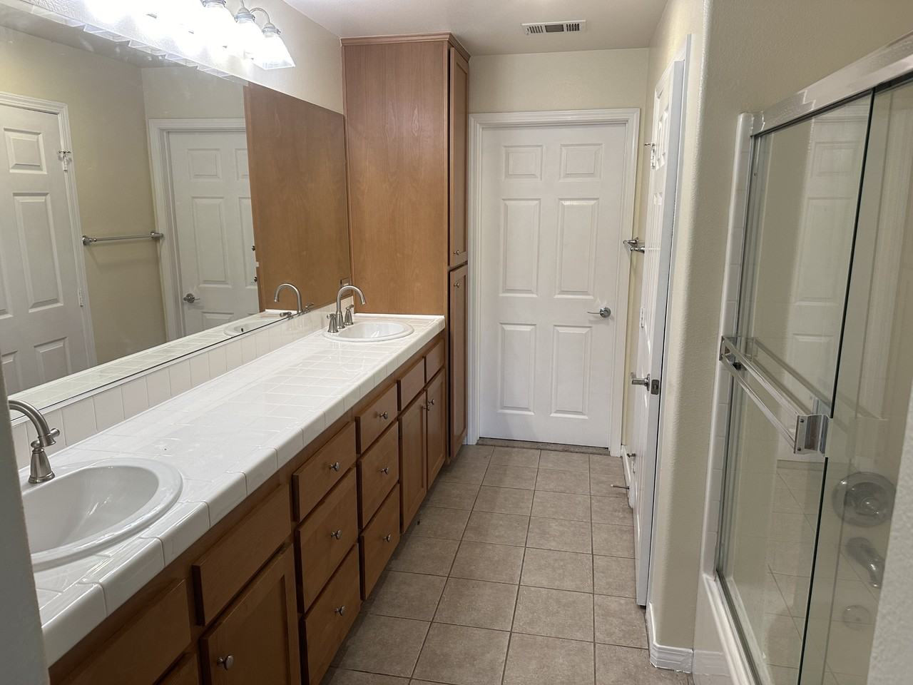 Riverdale Ct #709 - Photo 3 of 9