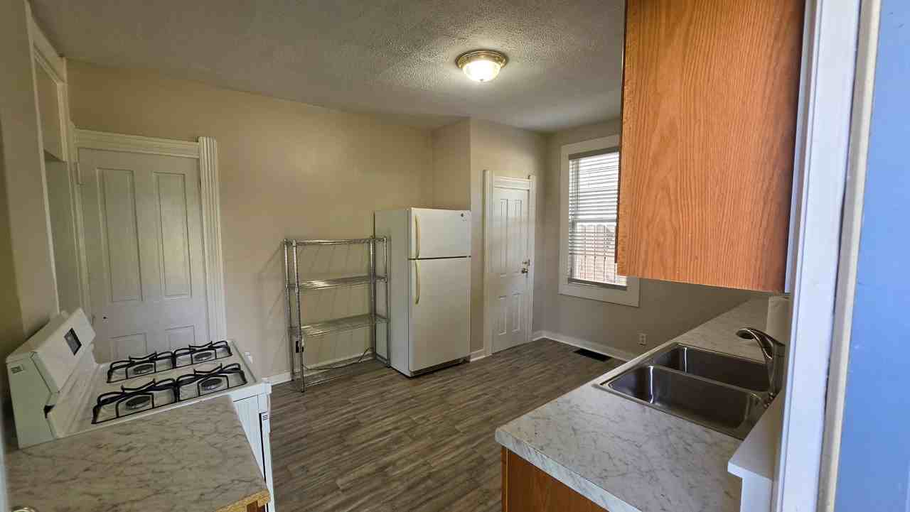 802 Salem St #4 - Photo 2 of 9