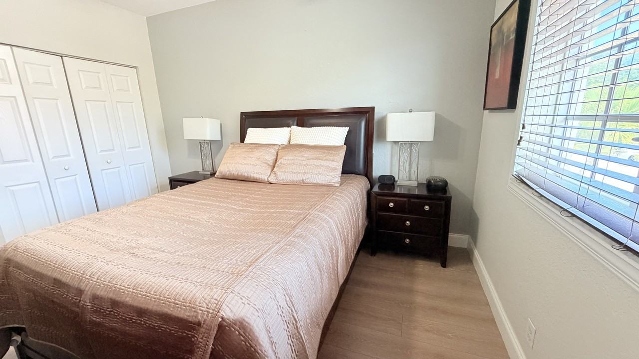 5333 Sw 40th Ave - Photo 2 of 14