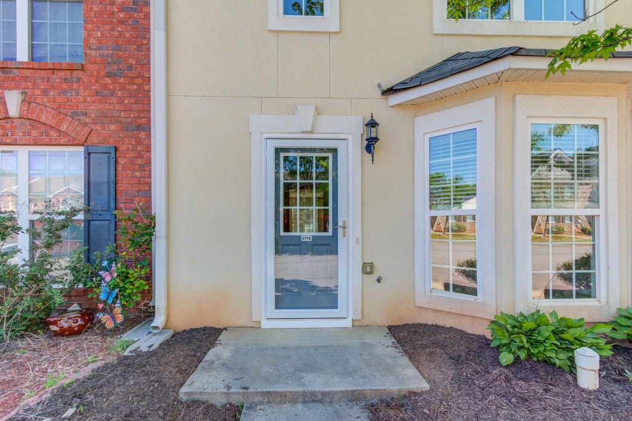 2776 Valley Green Dr - Photo 2 of 20