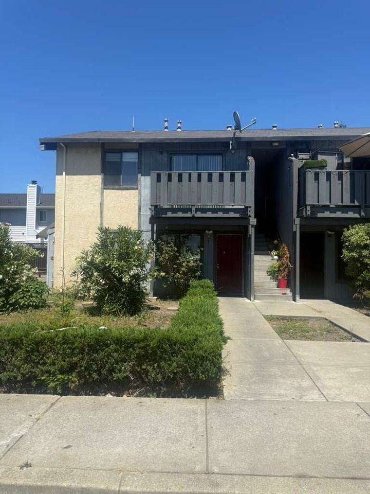 280 Flint Court - Photo 2 of 17