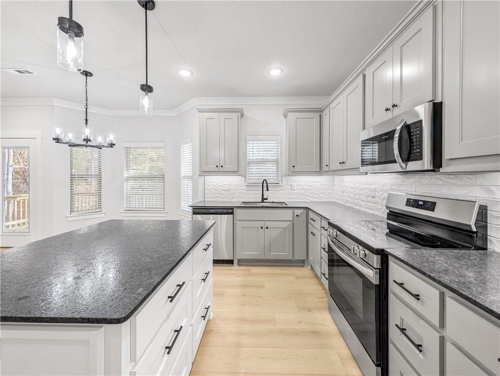 100 Selkirk Dr - Photo 4 of 26