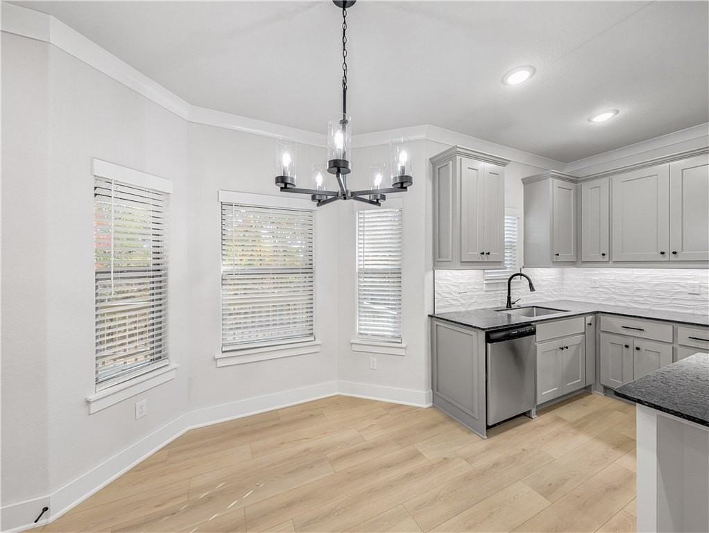 100 Selkirk Dr - Photo 6 of 26