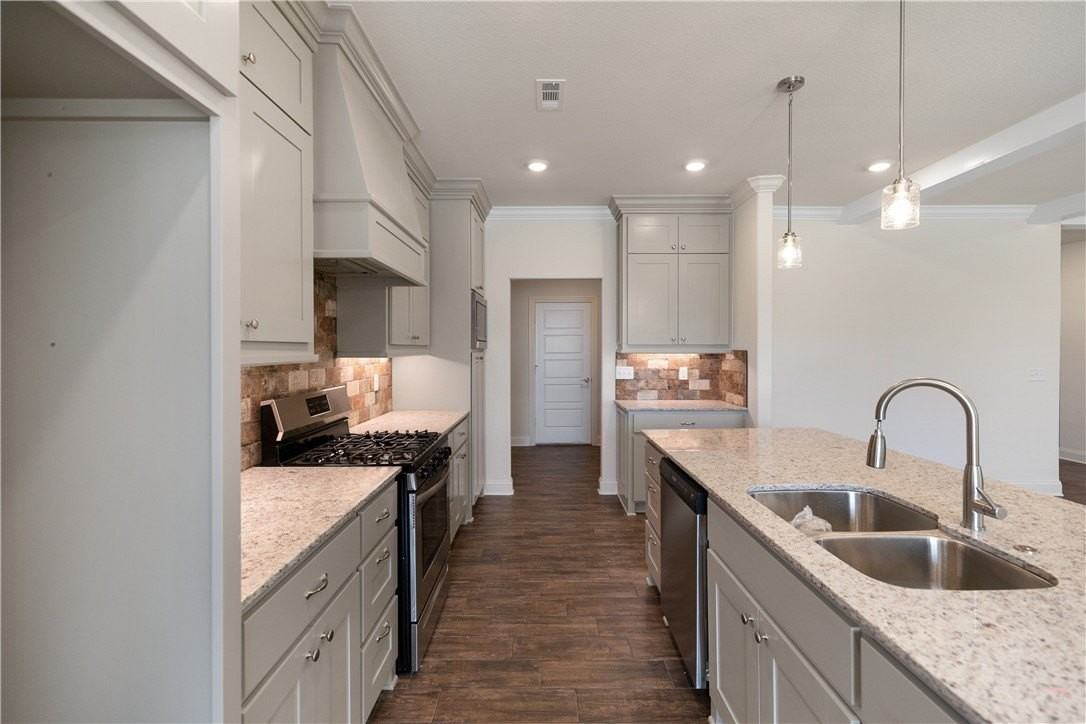 411 Linda Ln - Photo 6 of 30