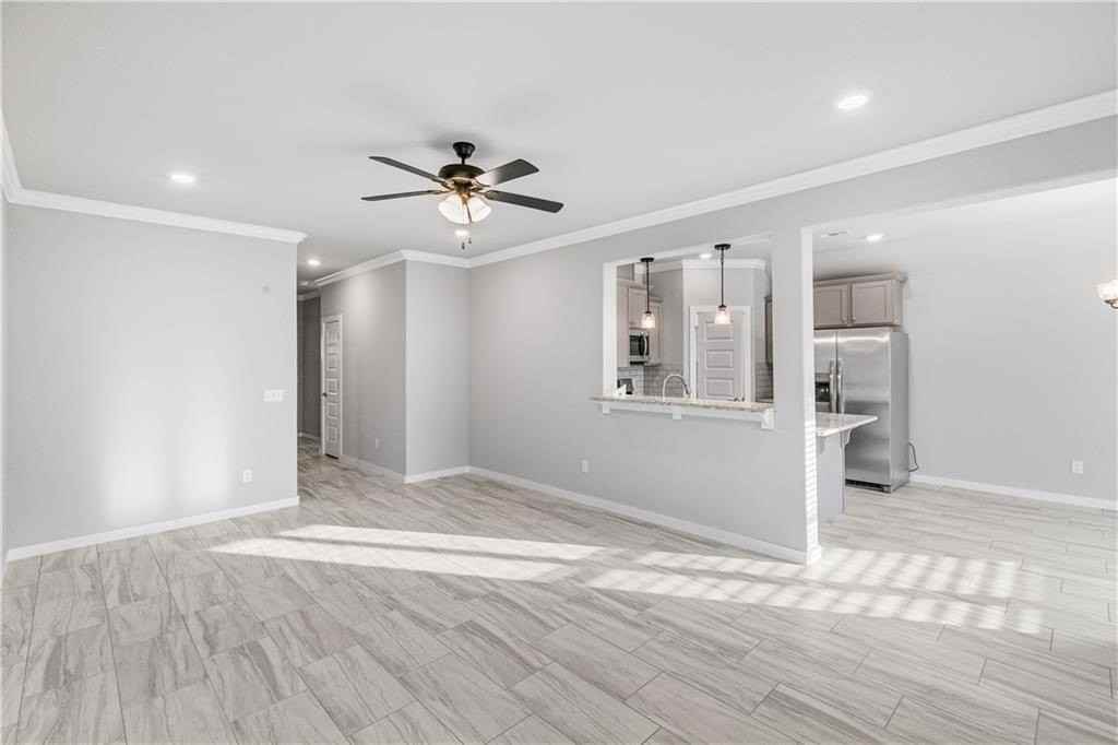 410 Peach Ave - Photo 7 of 34