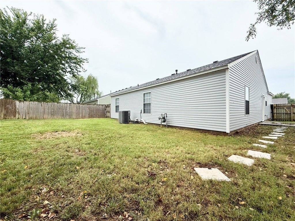 3102 Ne 12th St - Photo 4 of 17
