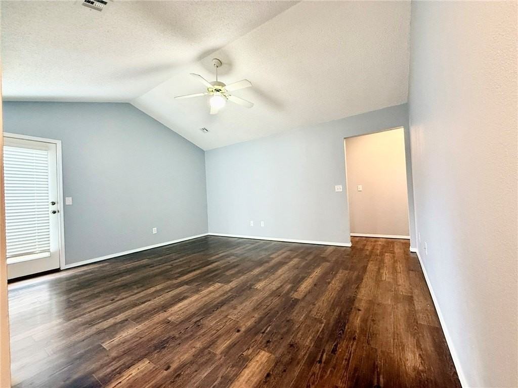 3102 Ne 12th St - Photo 6 of 17