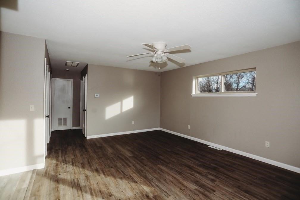 494 N Main St - Photo 3 of 16