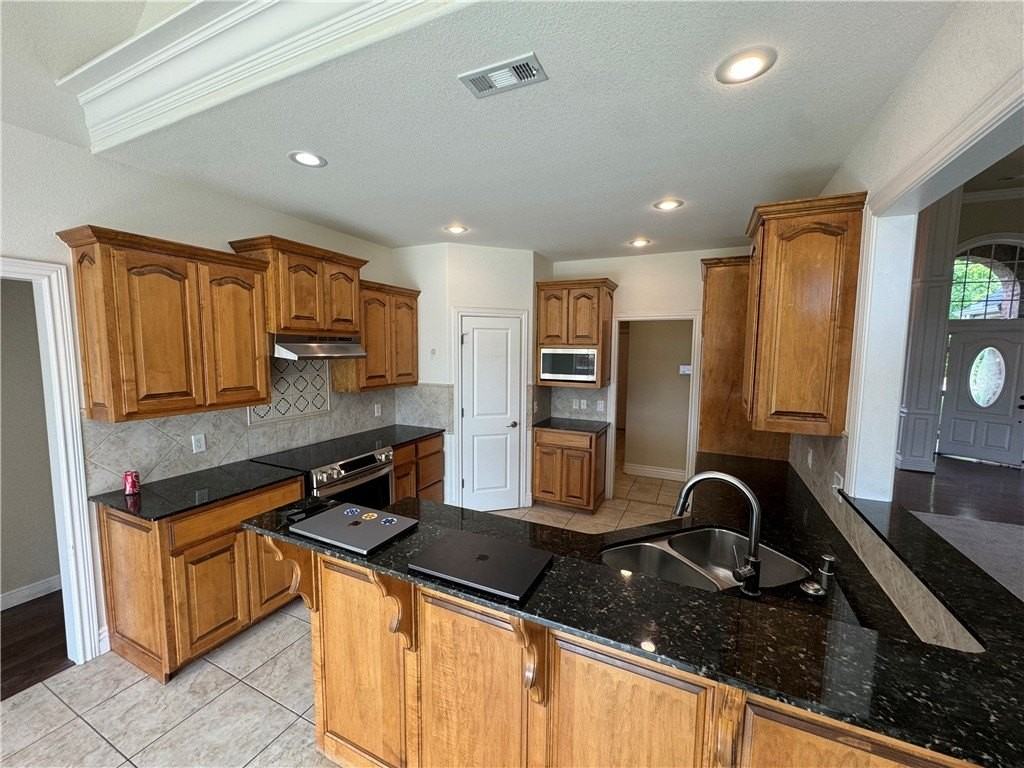 407 Lyndal Ln - Photo 5 of 41